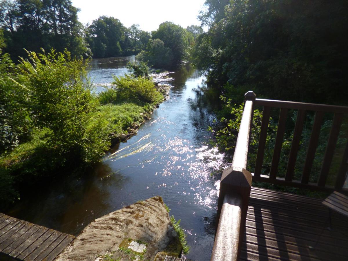 Le Moulin De Cors Bed & Breakfast Oulches Exterior photo